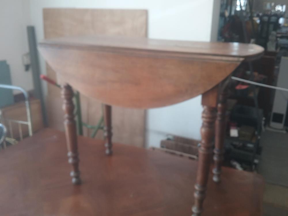 TABLE A VOLET 