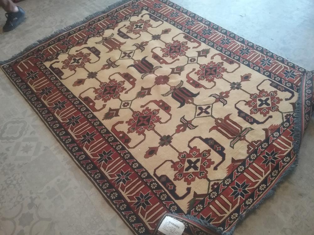 TAPIS LAINE FAIT MAIN 200X155