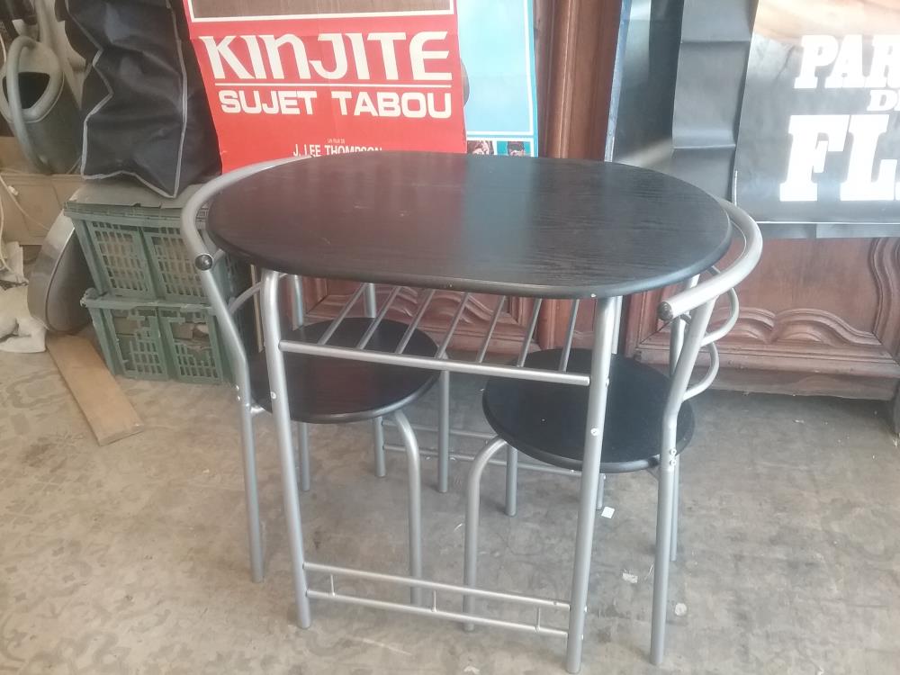 TABLE ET 2 CHAISES SALLE A MANGER