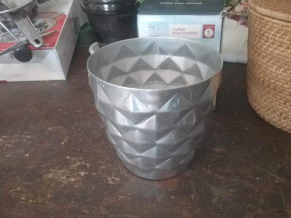CACHE POT ALU