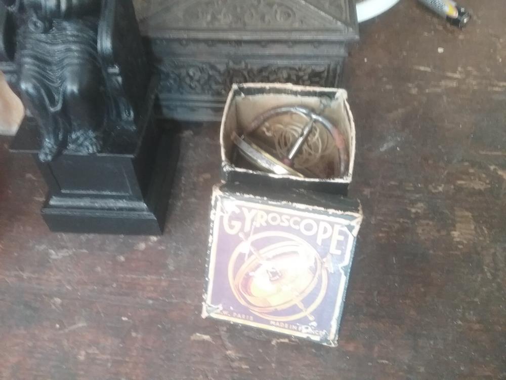 GYROSCOPE ANCIEN ET BOÎTE 
