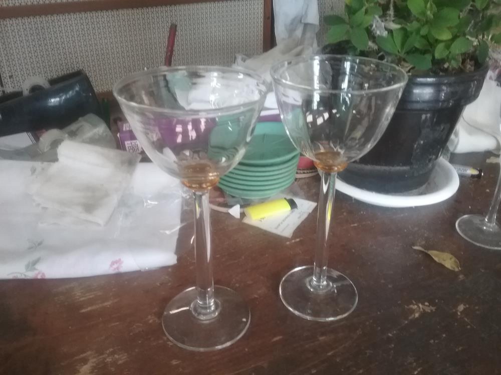 GRAND VERRE A PIED JAUNE