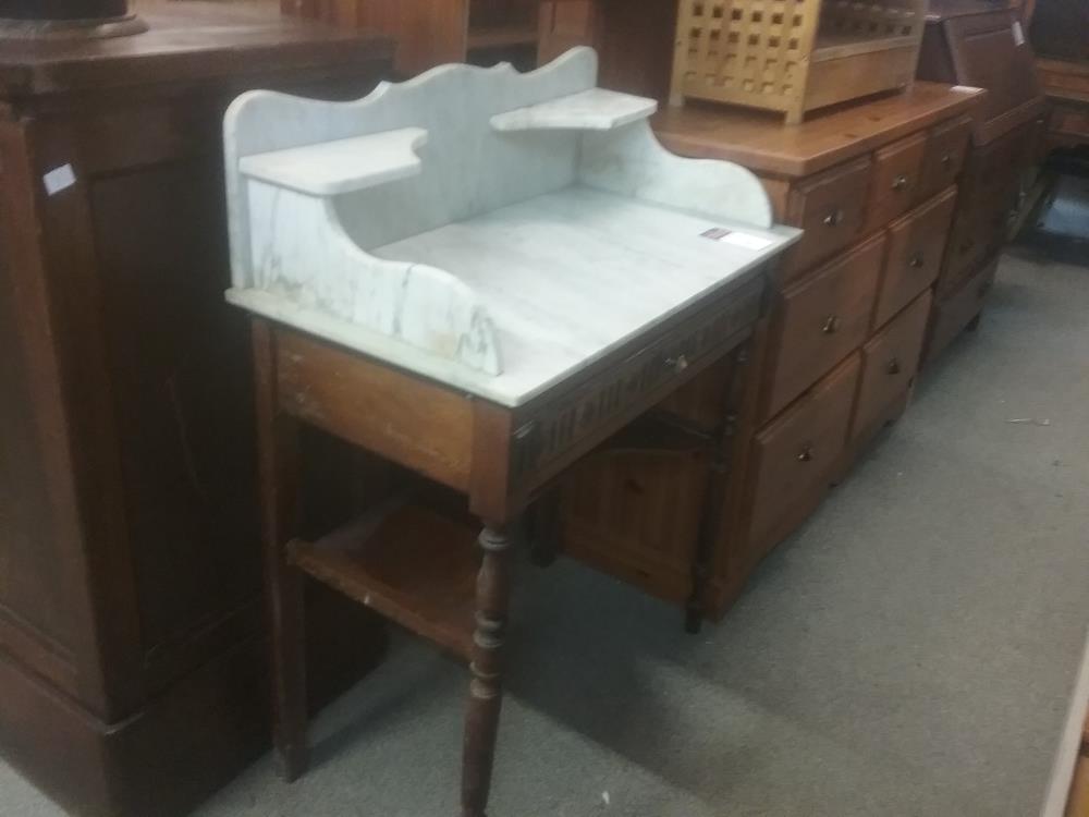 TABLE DE TOILETTE MARBRE 