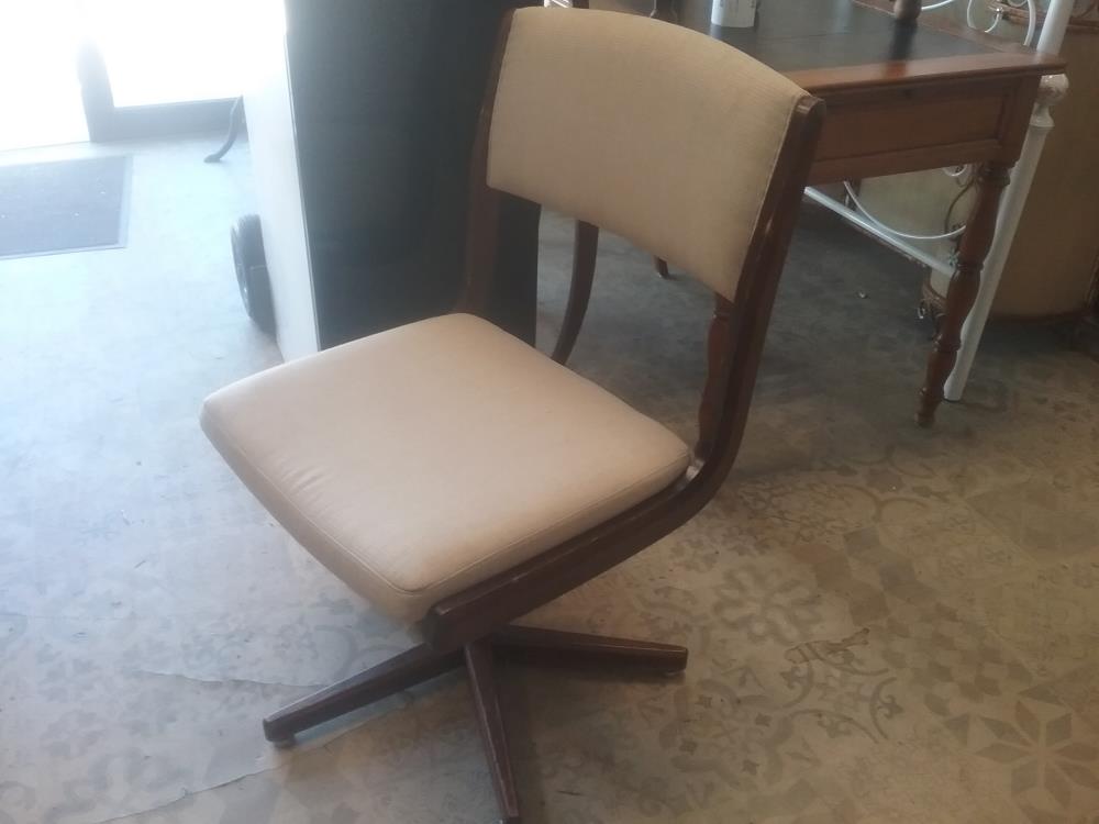 CHAISE DE BUREAU PIVOTANTE  AN 70