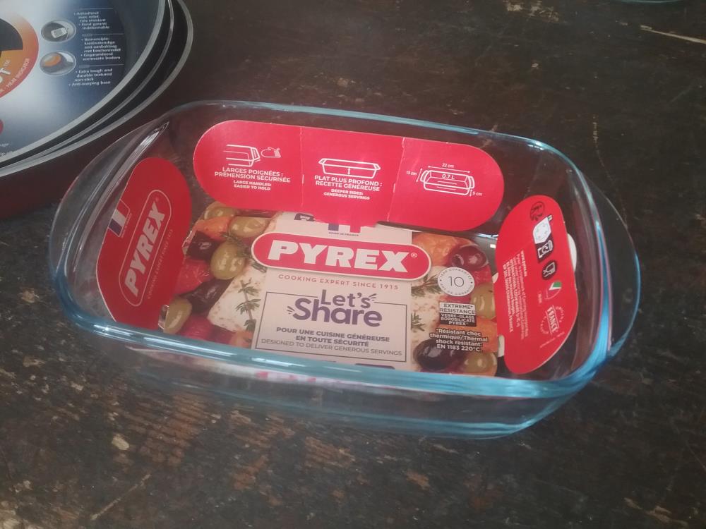 PLAT PYREX  NEUF