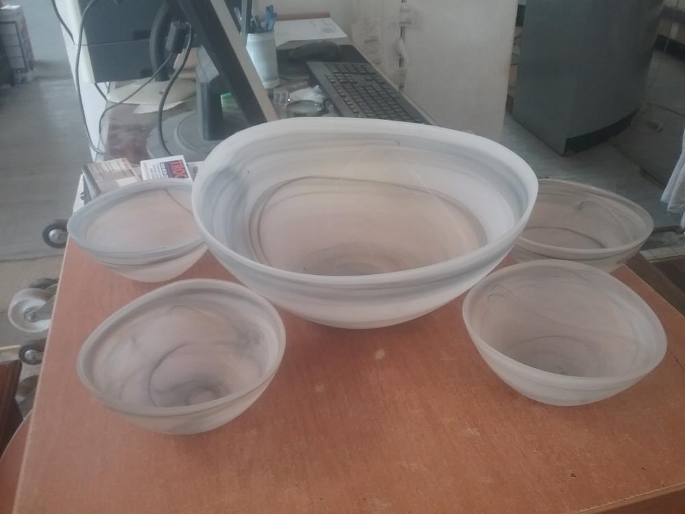 SERVICE 4 BOLS ET SALADIER GRIS