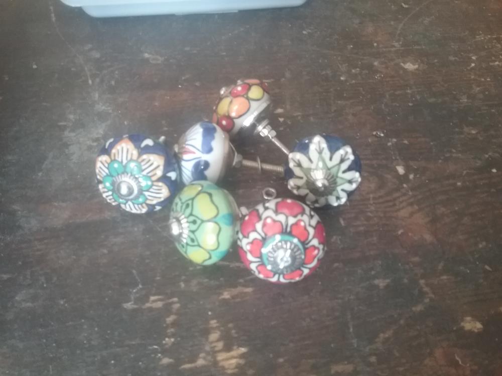 6 POIGNEES PORCELAINE