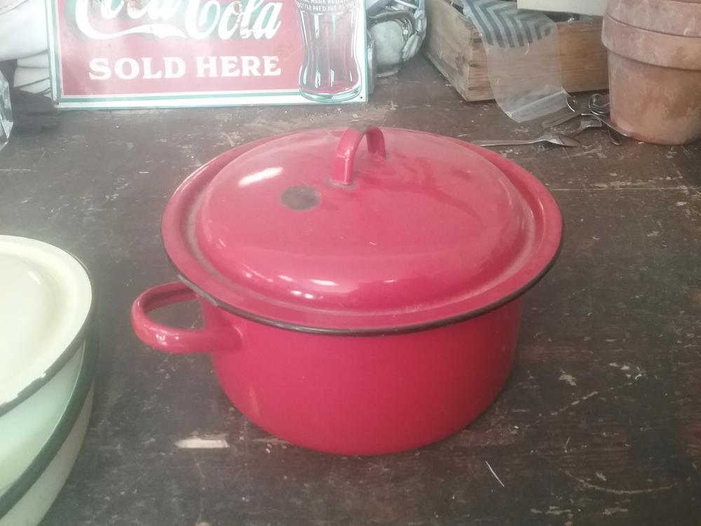 CASSEROLLE EMAILLE ROUGE