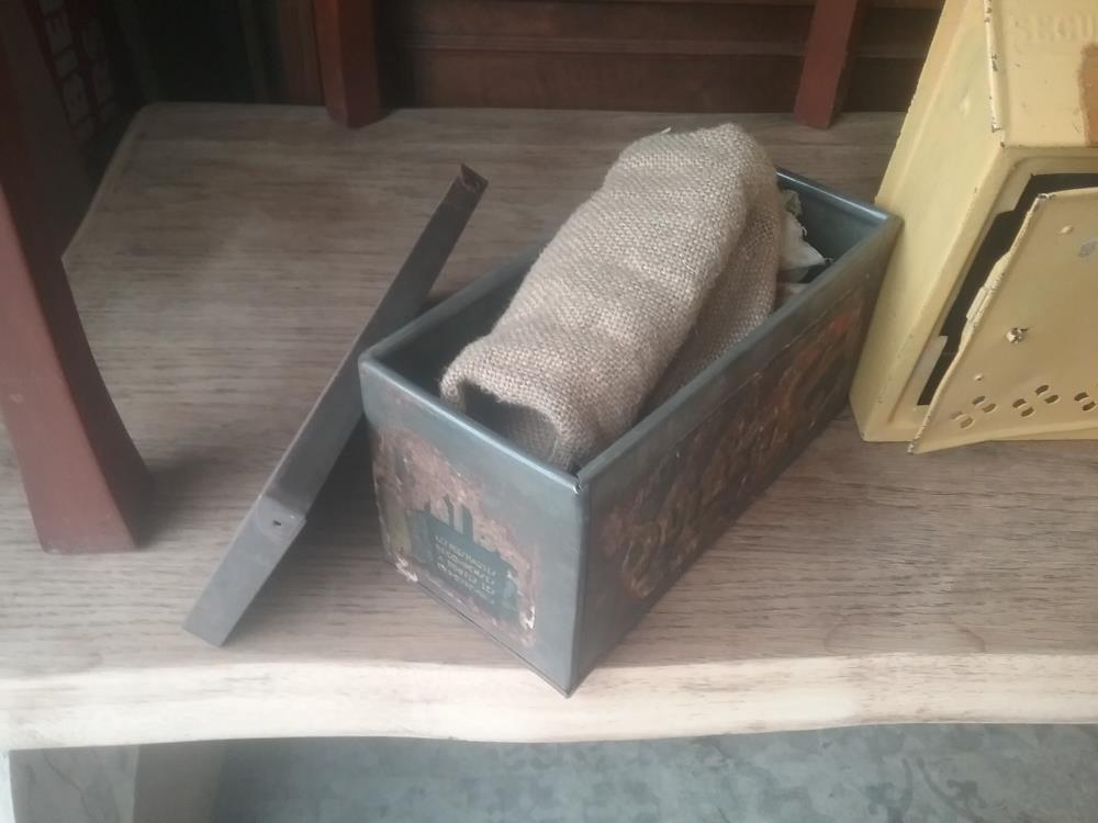 BOITE METAL ANCIENNE ET LOTO