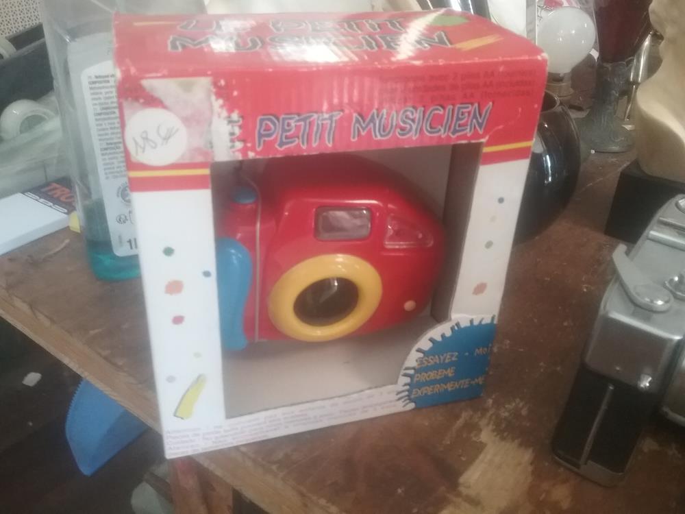 APPAREIL PHOTO JOUET