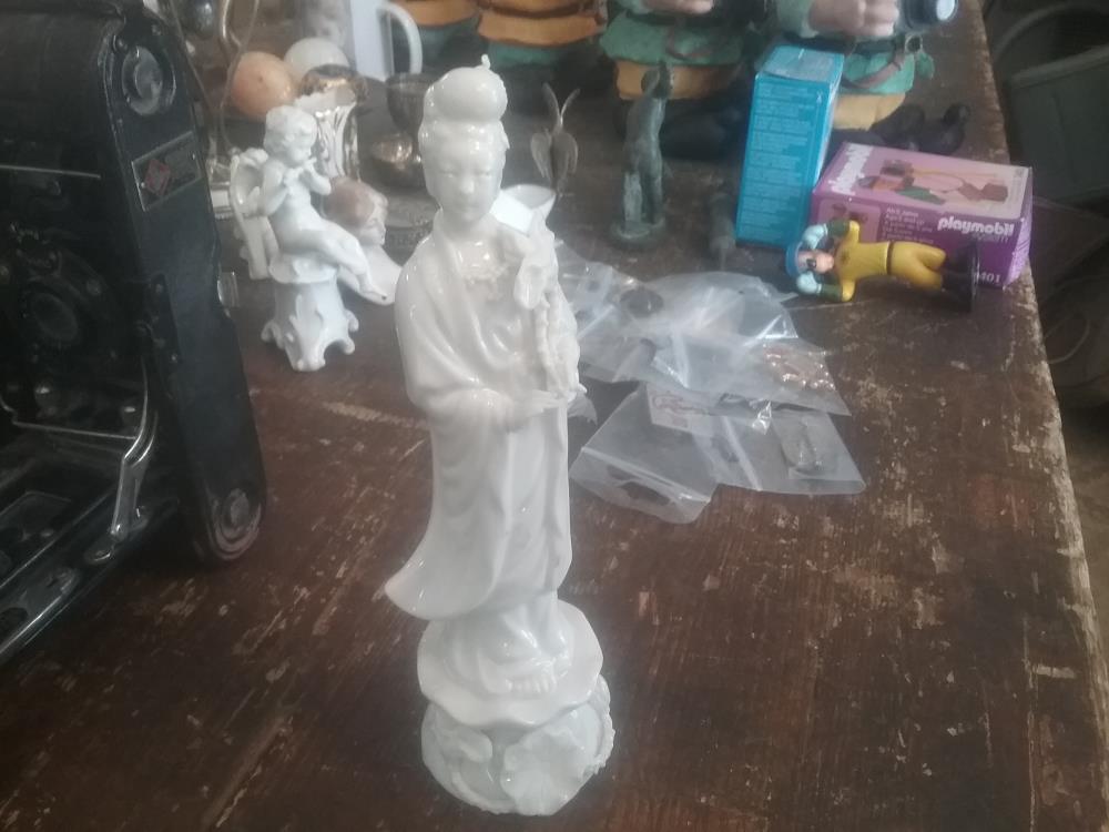 PERSONNAGE PORCELAINE DE CHINE