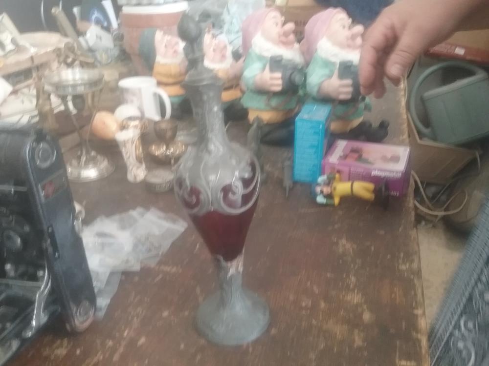 FLACON VERRE ROUGE ET ETAIN