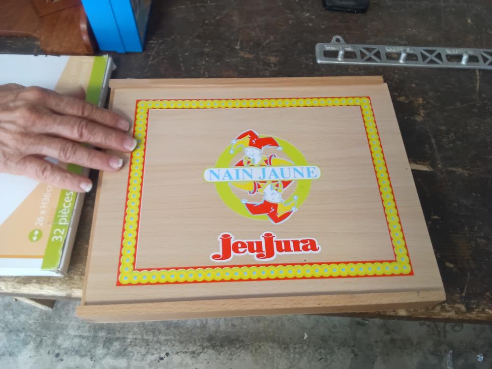 NAIN JAUNE JEUJURA