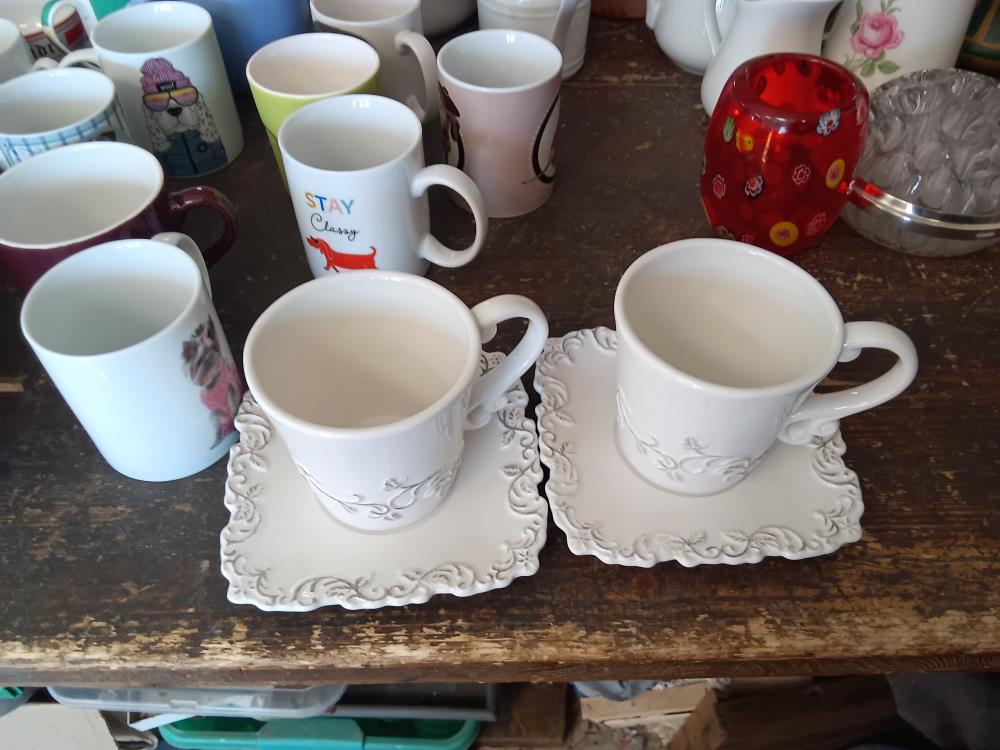 PAIRE DE TASSES 