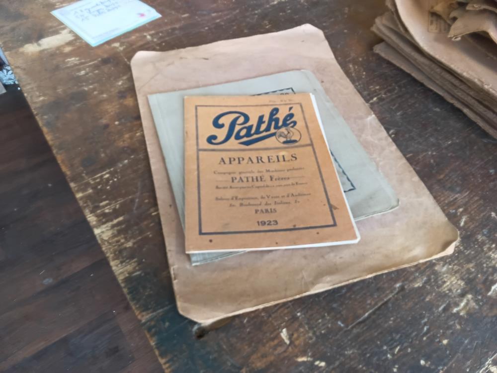 LOT PAPIERS PATHE