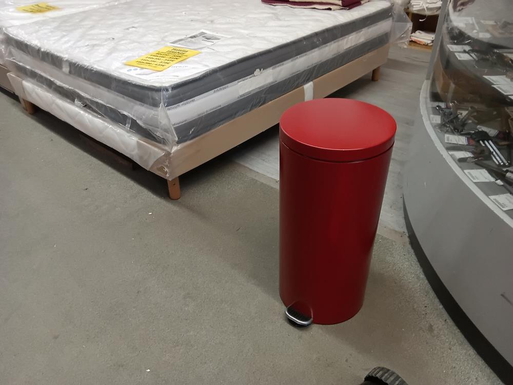 POUBELLE ROUGE 