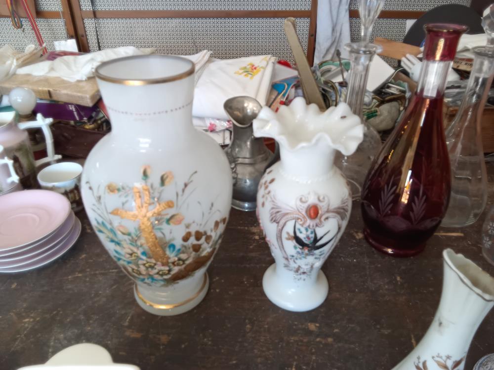 VASE OPALINE