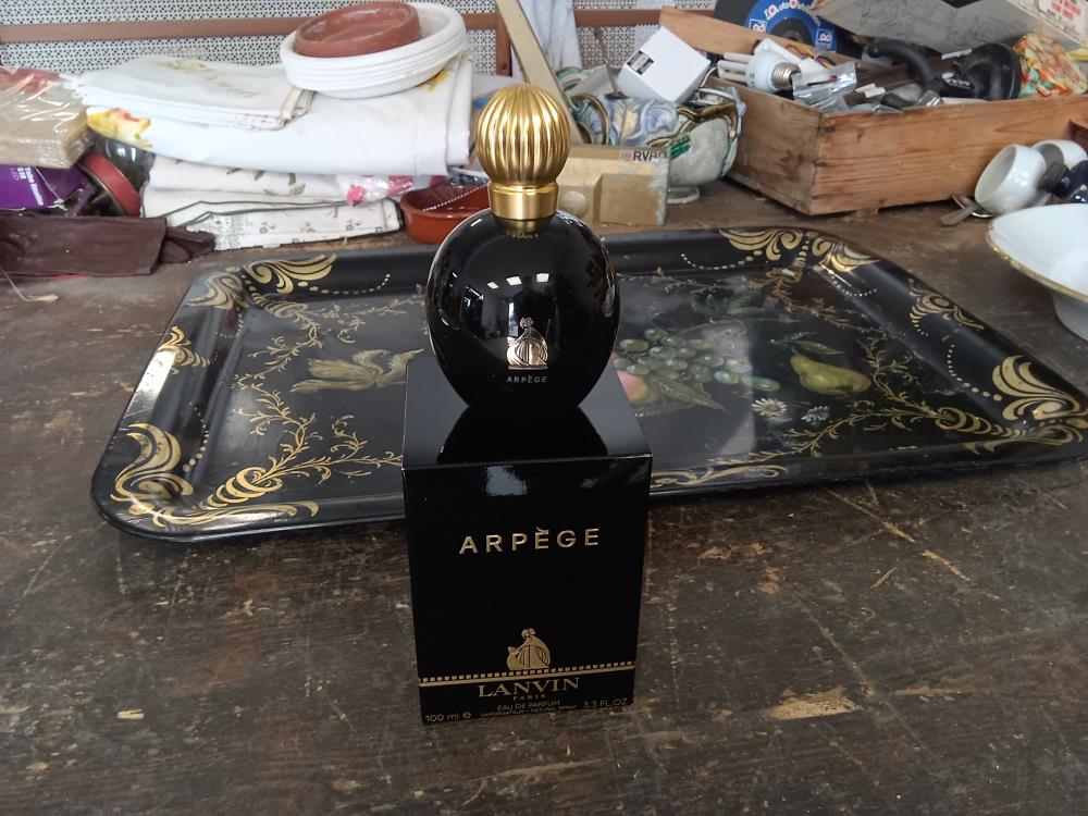 FLACON ARPEGE ET BOITE