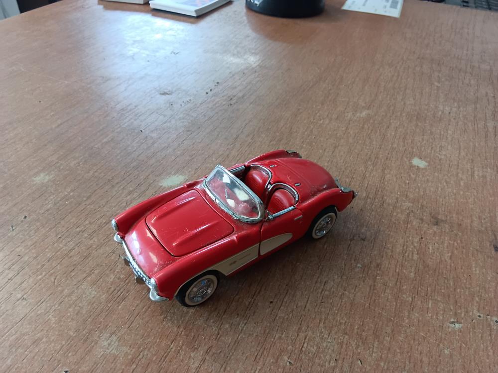 VOITURE 1:43