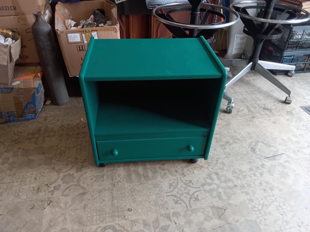 MEUBLE D’APPOINT VERT