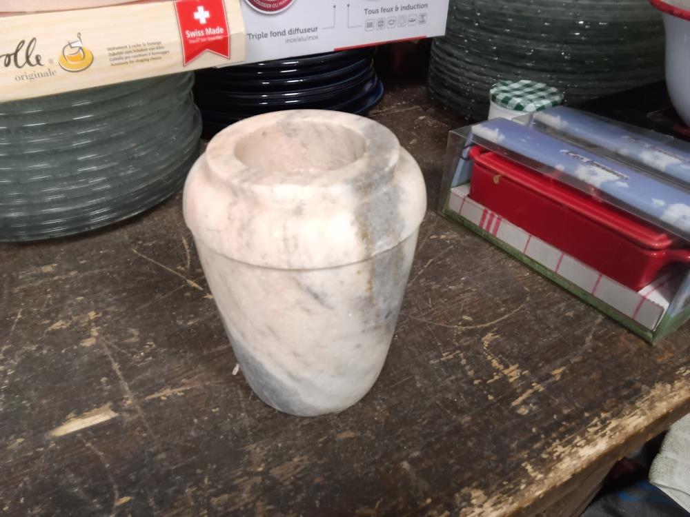 VASE EN MARBRE