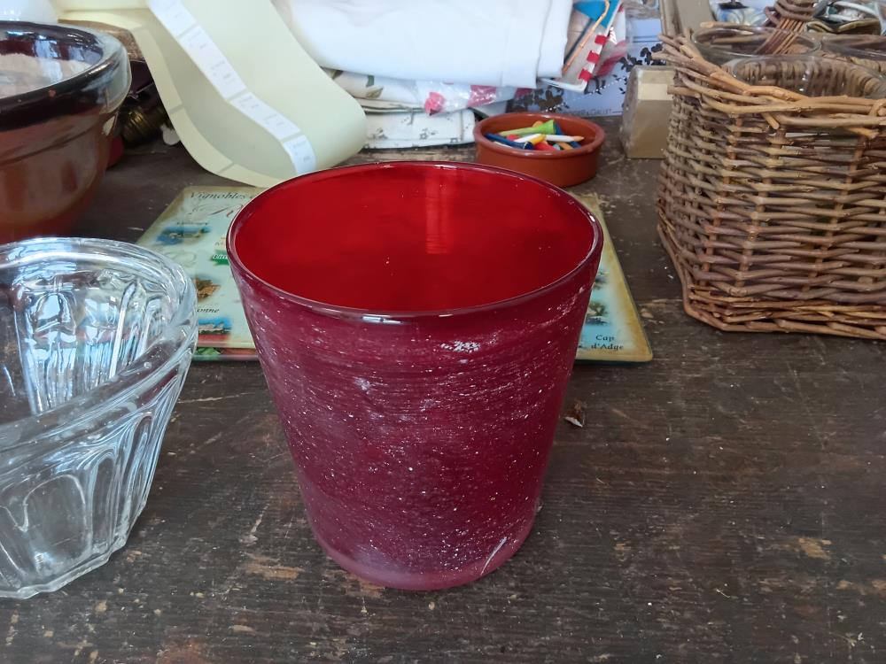 VASE EN VERRE ROUGE