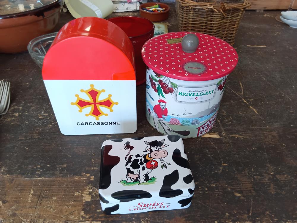 BOÎTE EN FER