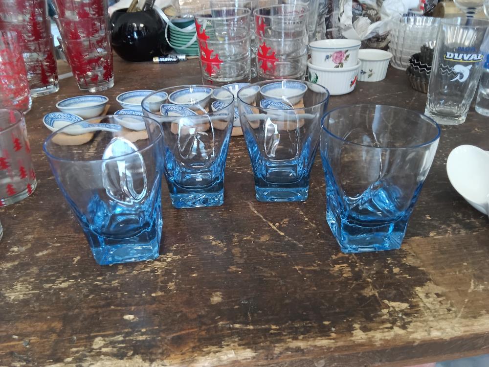 4 VERRES BLEUS