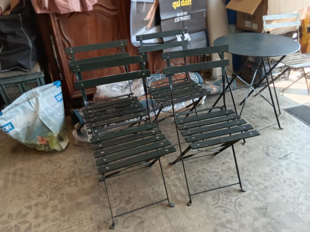 4 CHAISES PLIANTES