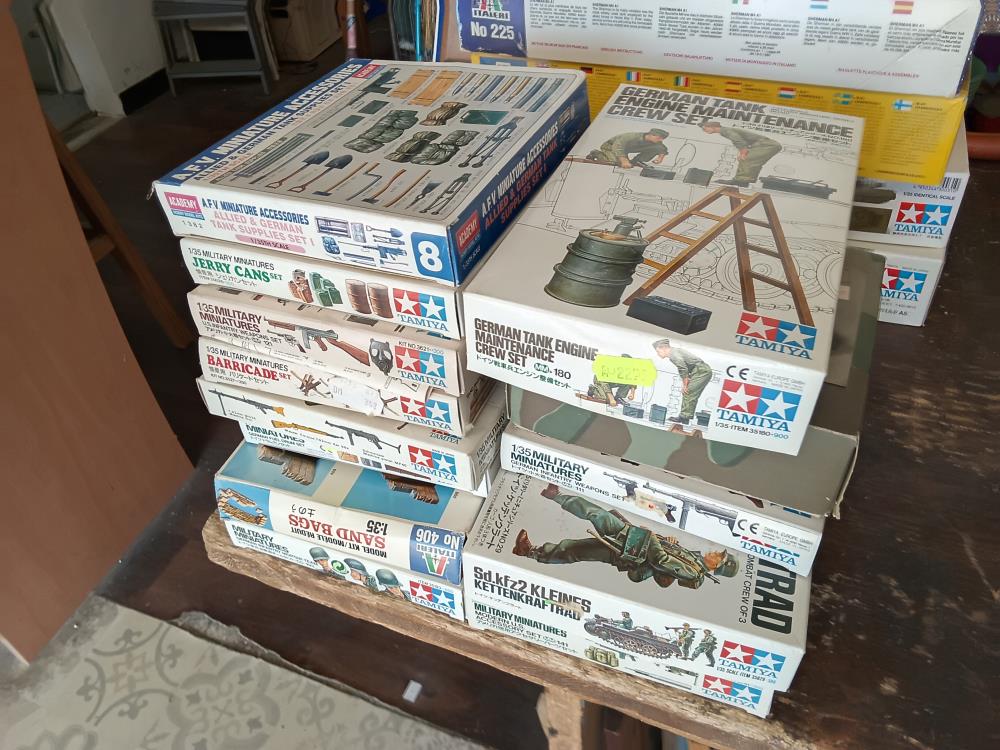 MAQUETTE DE VÉHICULE MILITAIRE. EN BOÎTE PM