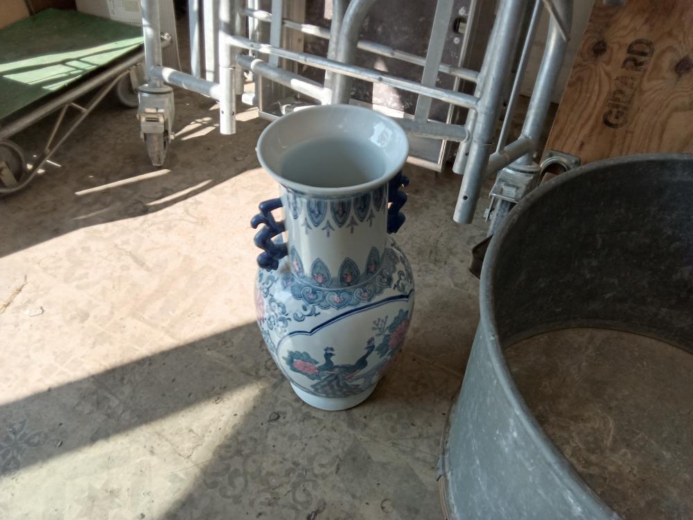 VASE CHINE