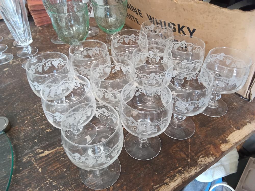 12 VERRES A PIED