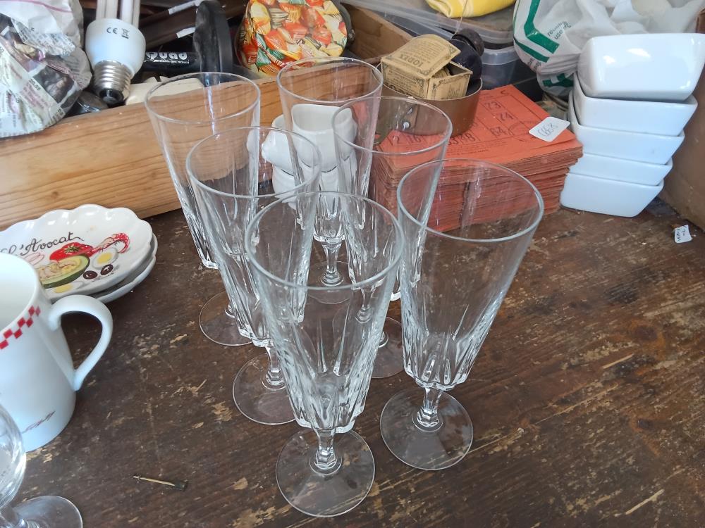 SIX FLUTES À CHAMPAGNE