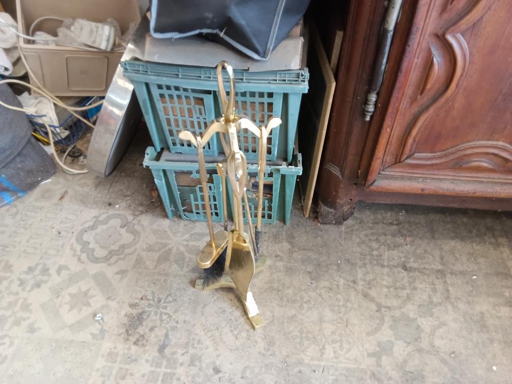 SERVITEUR DE CHEMINÉE DORÉE. QUATRE ÉLÉMENTS