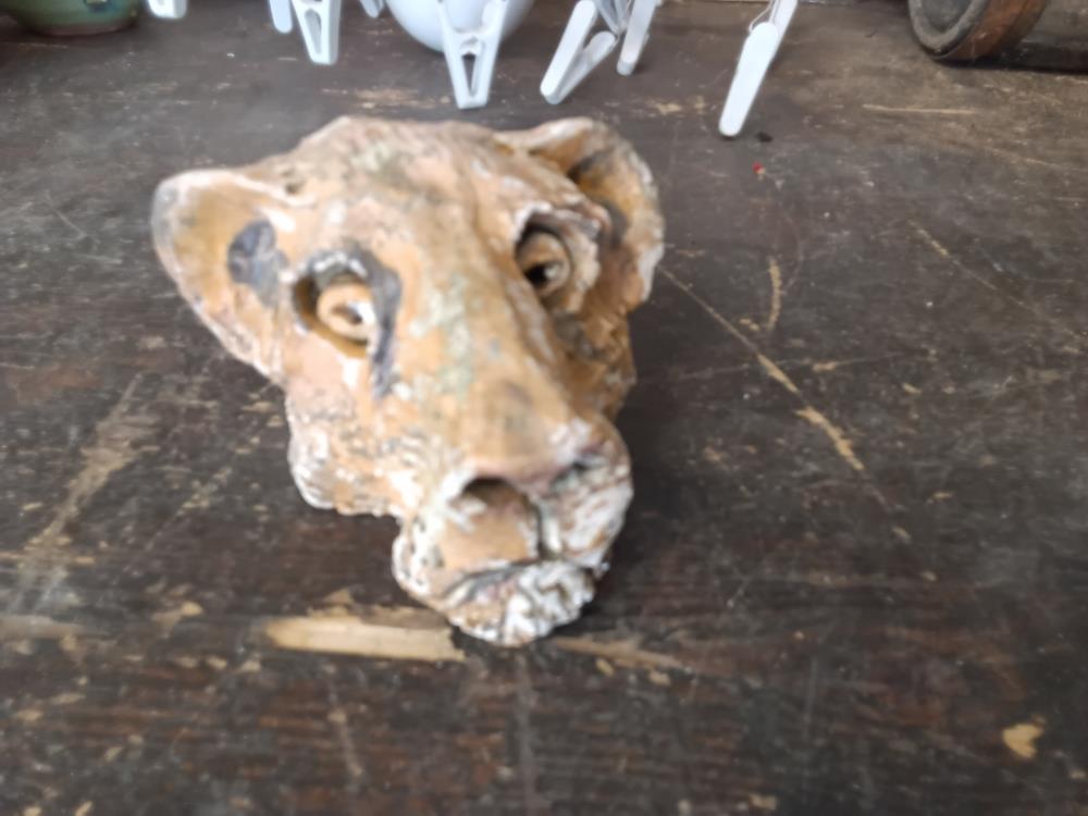 TÊTE DE LION SCULPTÉ