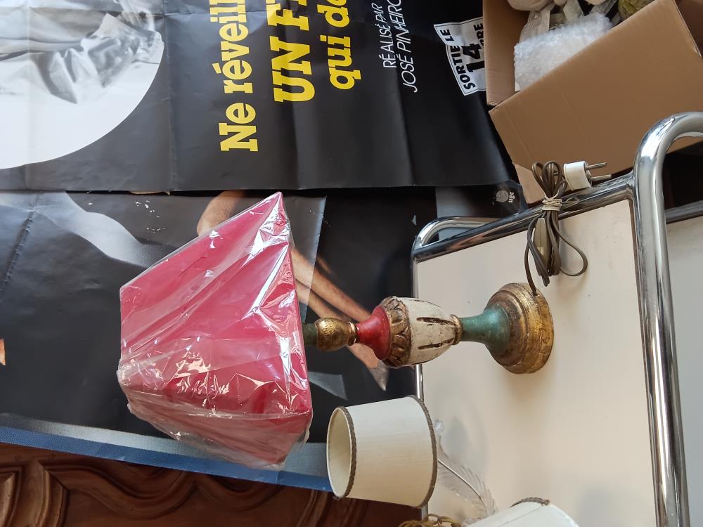 LAMPE EN BOIS PEINT