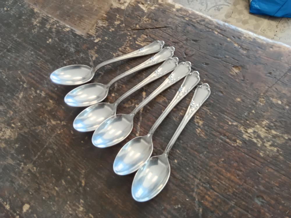 6 CUILLERES A MOKA