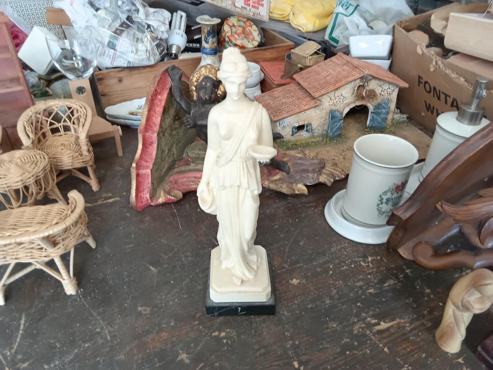 STATUETTE ANTIQUE RÉSINE
