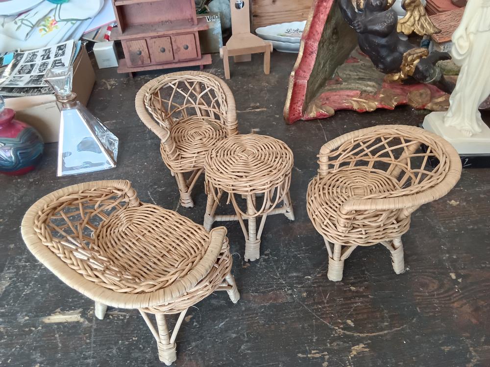 PETIT SALON DE POUPÉE EN OSIER