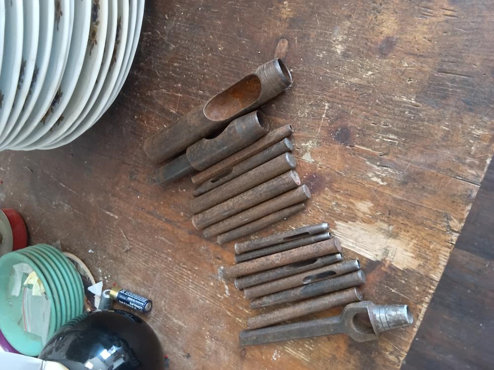 LOT D’EMPORTE PIECES