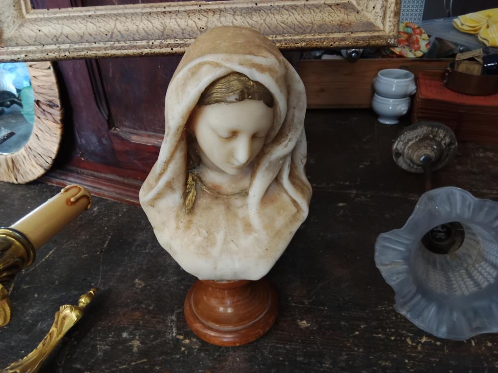 VIERGE EN CIRE