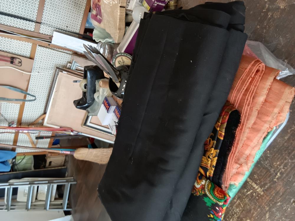 2 PIECES DE TISSUS NOIRES