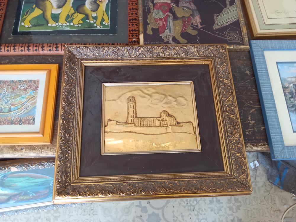 JOLI CADRE MÉTAL DORÉ REPOUSSÉ