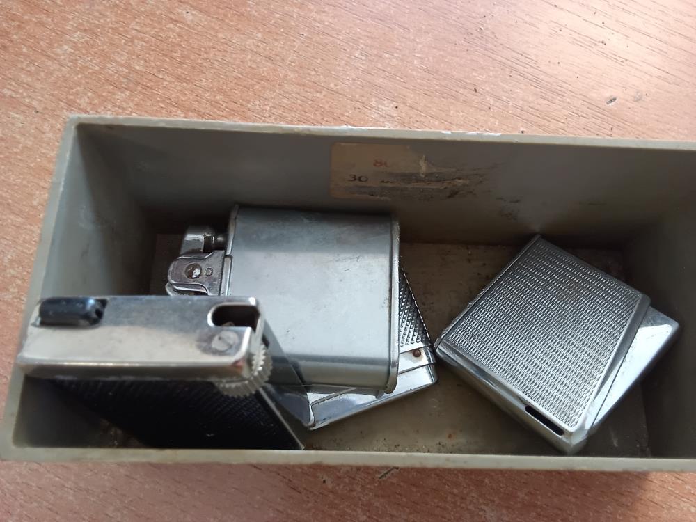 LOT DE4 BRIQUETS