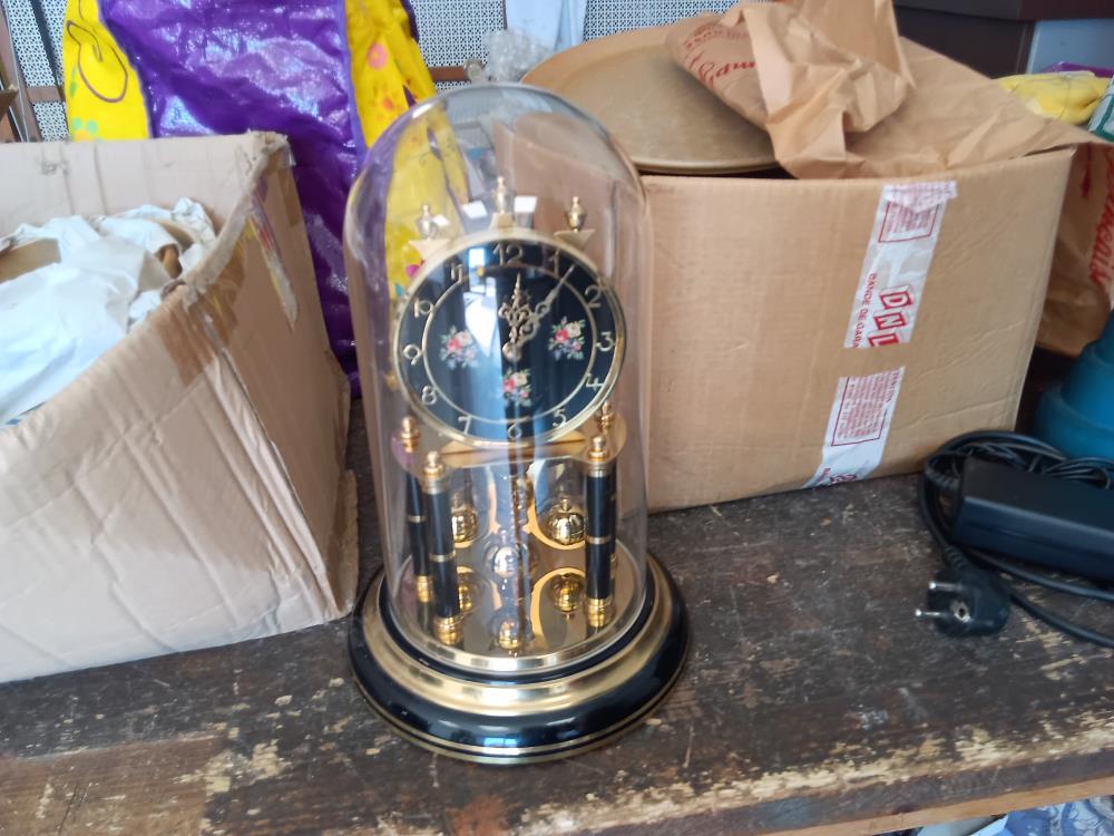 PENDULE SOUS GLOBE