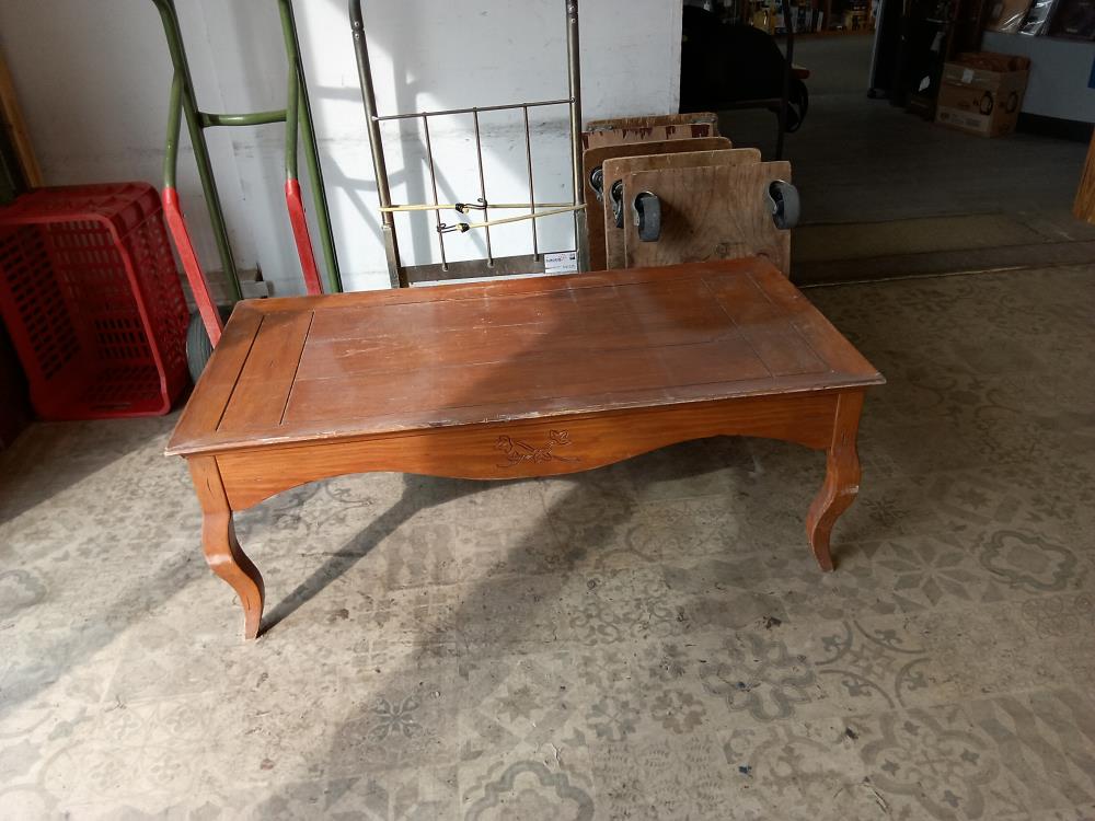 TABLE BASSE