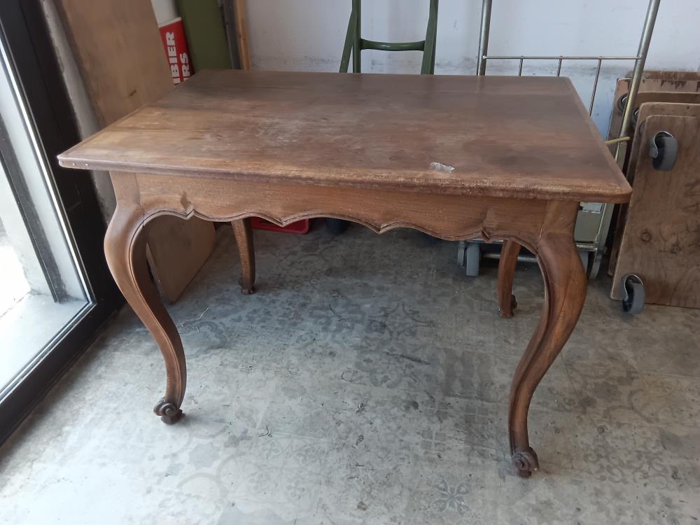 PETITE TABLE BUREAU