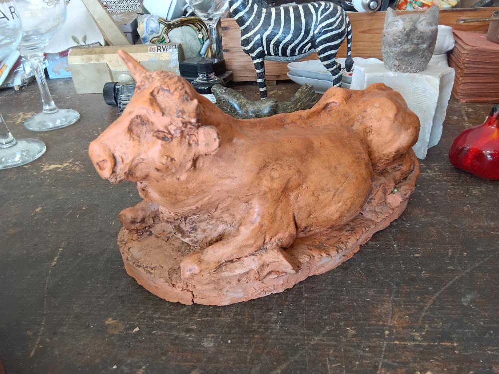 VACHE EN TERRE CUITE