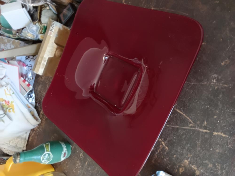 GRANDS PLATS EN VERRE ROUGE