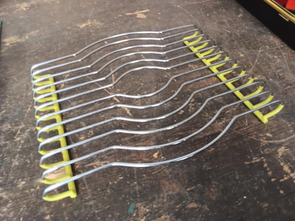 DESSOUS DE PLAT